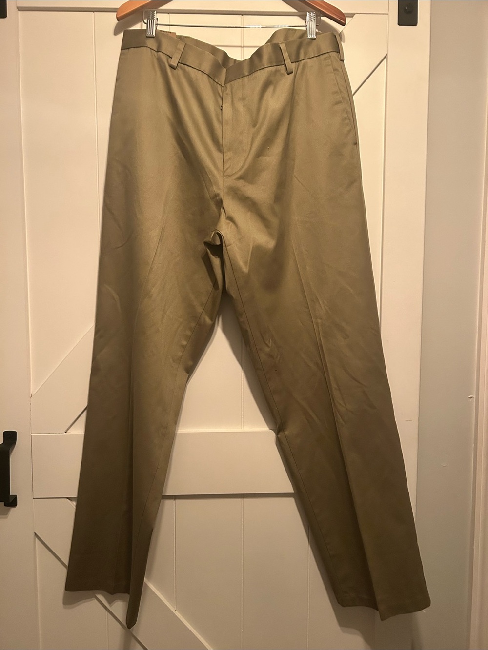 40x34 Brand New Dockers D3 Classic Khaki Flat Front Classic Fit Item # 693492